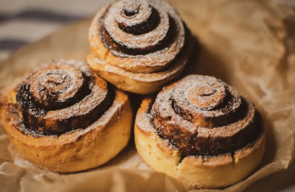 Mini Cinnamon Roll Cheesecakes