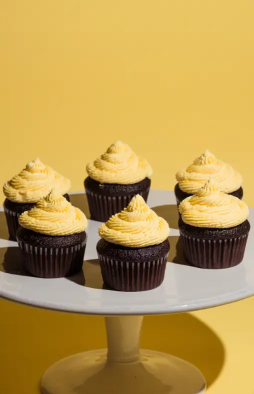 yellow-cupcakes-with-chocolate